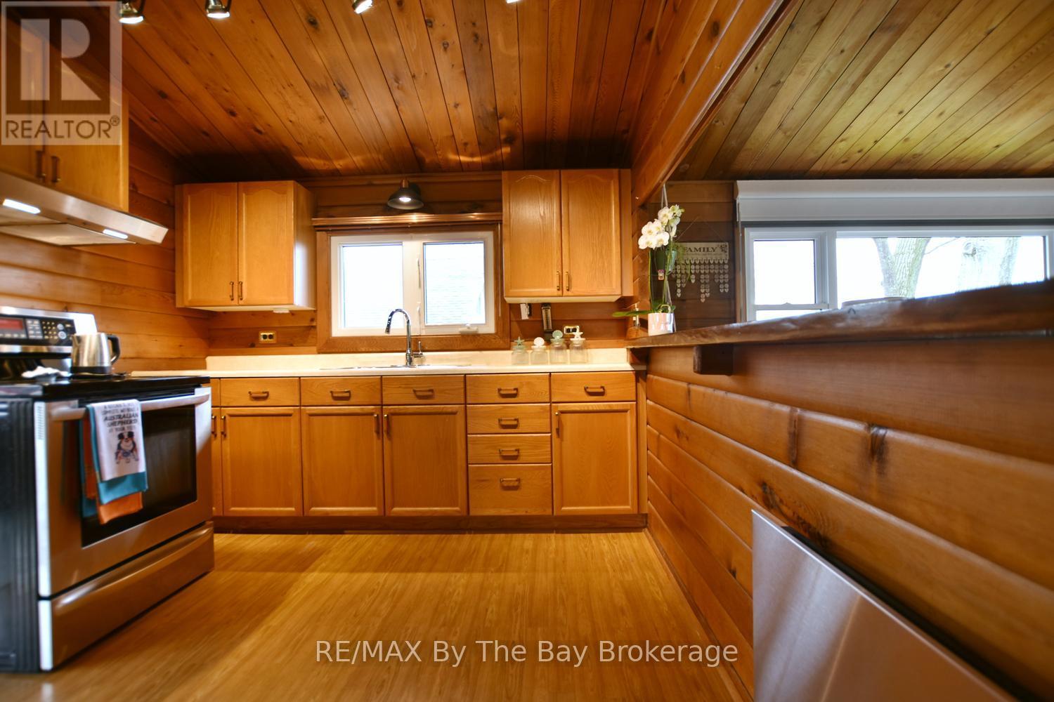39 Old Mosley Street, Wasaga Beach, Ontario  L9Z 2J8 - Photo 17 - S13132896
