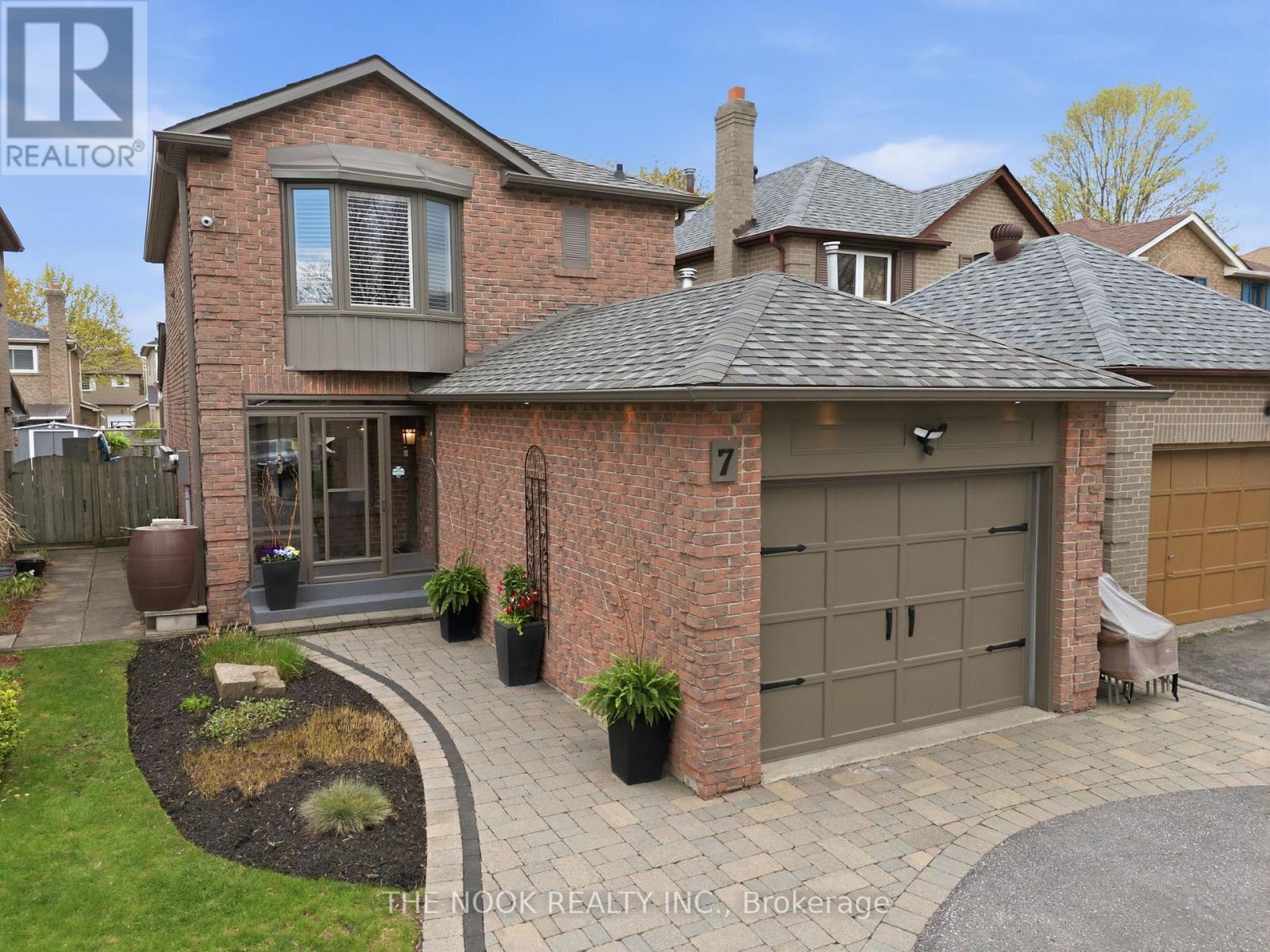 7 Brocklesby Crescent, Ajax, Ontario L1T 2H9 - Photo 2 - E13132728