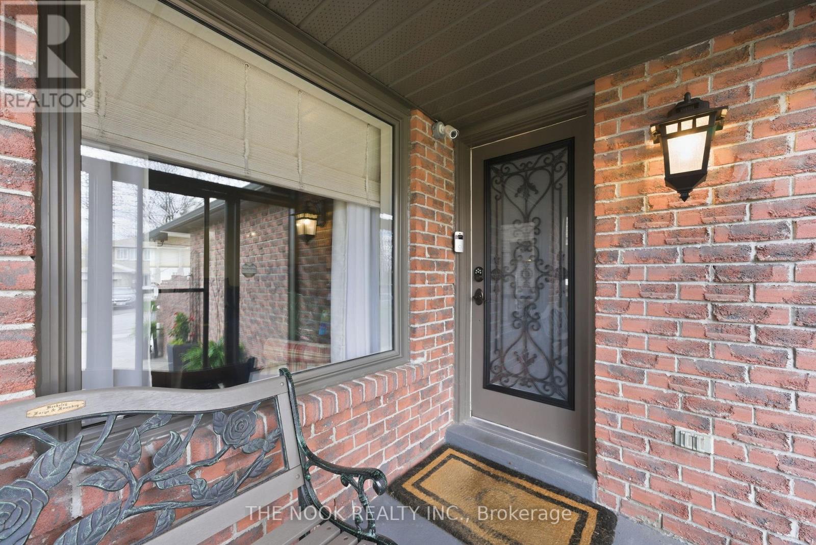 7 Brocklesby Crescent, Ajax, Ontario L1T 2H9 - Photo 4 - E13132728