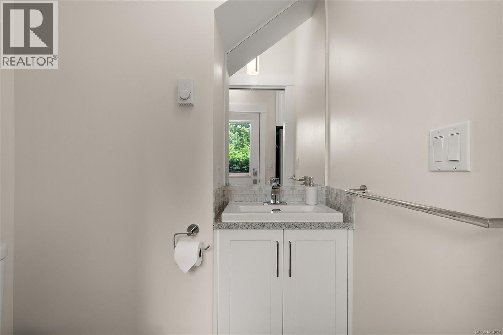 2214 Cook St, Victoria, British Columbia  V8T 3R2 - Photo 12 - 1034625