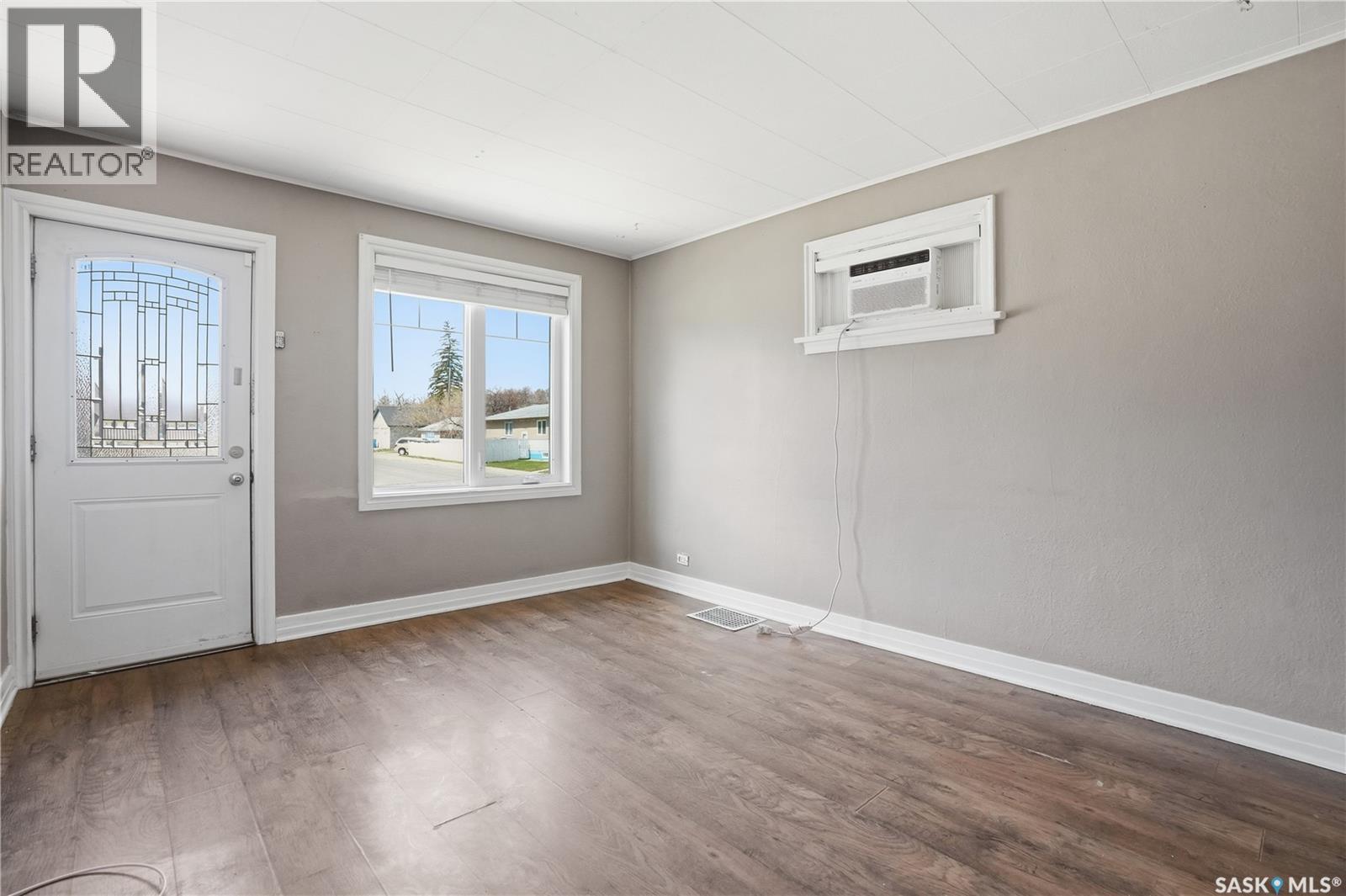 2203 Lindsay Street, Regina, Saskatchewan  S4N 3C2 - Photo 3 - SK036099