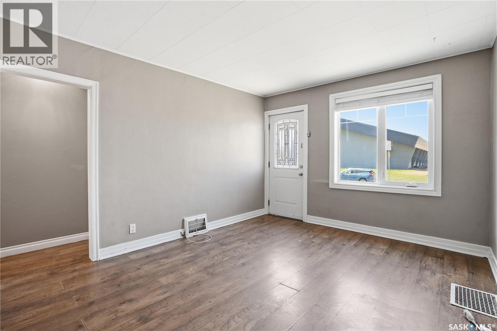 2203 Lindsay Street, Regina, Saskatchewan  S4N 3C2 - Photo 4 - SK036099