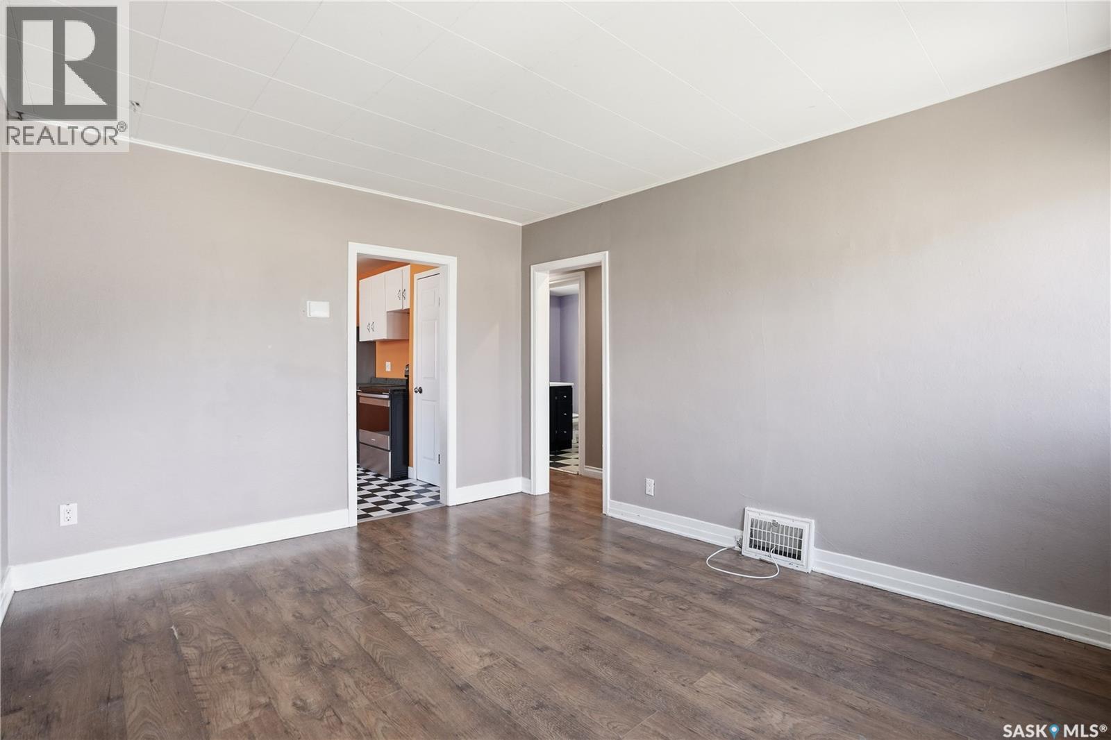 2203 Lindsay Street, Regina, Saskatchewan  S4N 3C2 - Photo 5 - SK036099