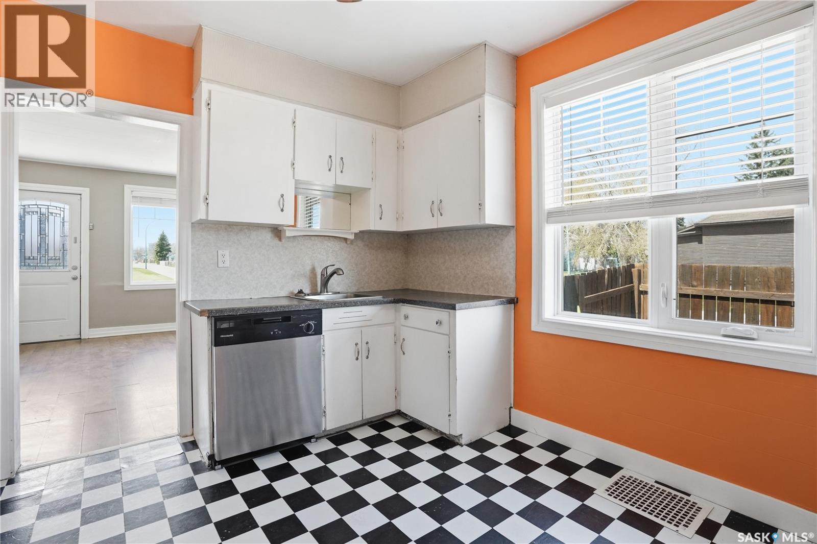 2203 Lindsay Street, Regina, Saskatchewan  S4N 3C2 - Photo 9 - SK036099