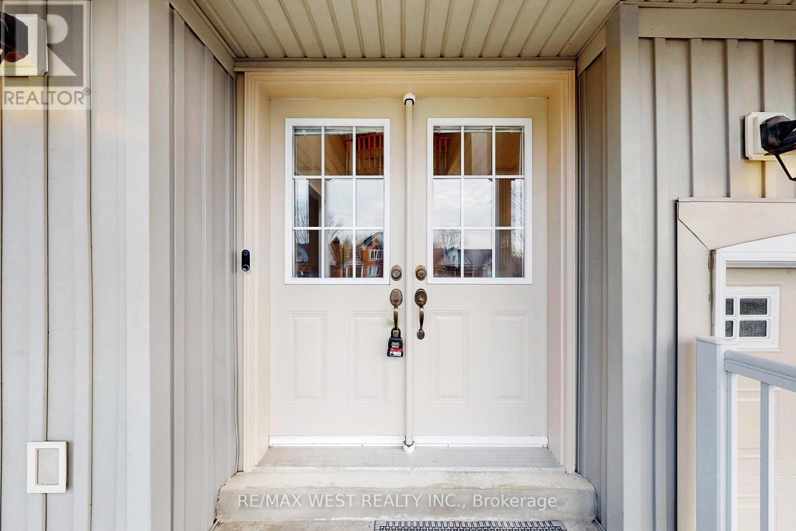 303 King Street E, East Gwillimbury, Ontario  L0G 1M0 - Photo 2 - N12977010