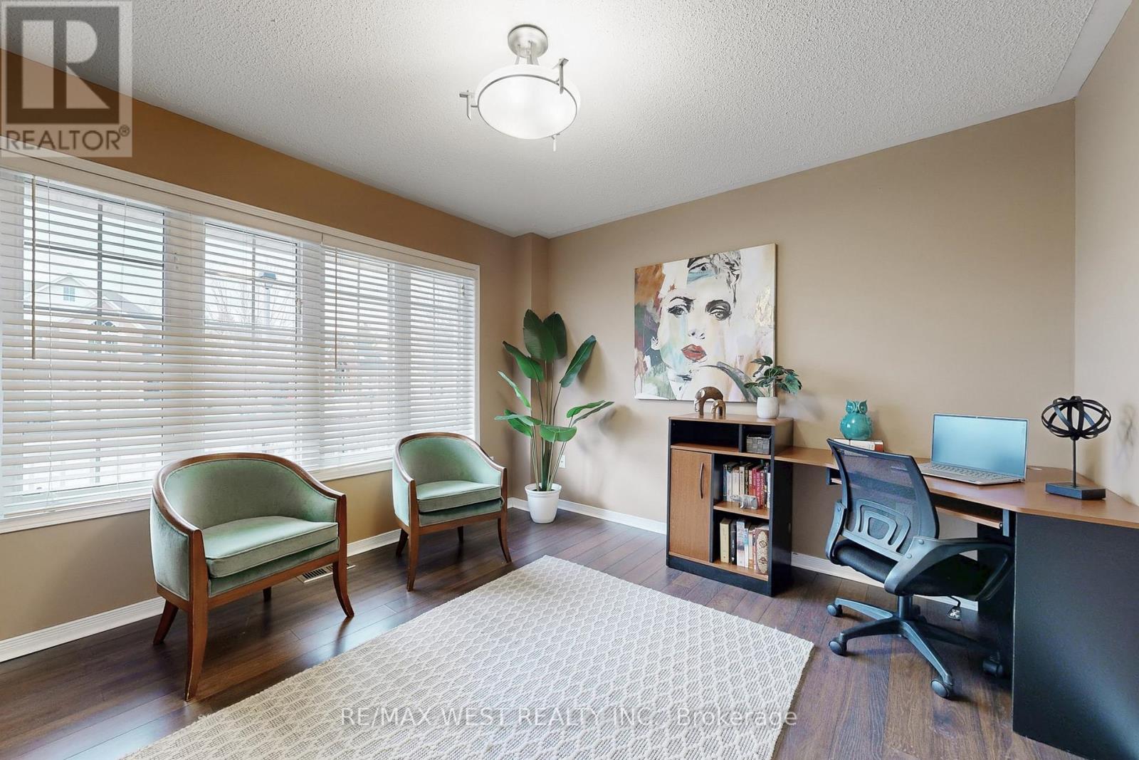 303 King Street E, East Gwillimbury, Ontario  L0G 1M0 - Photo 4 - N12977010