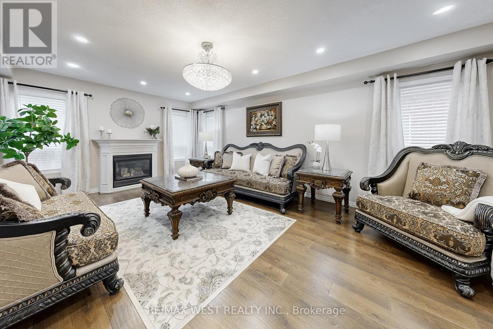 303 King Street E, East Gwillimbury, Ontario  L0G 1M0 - Photo 7 - N12977010