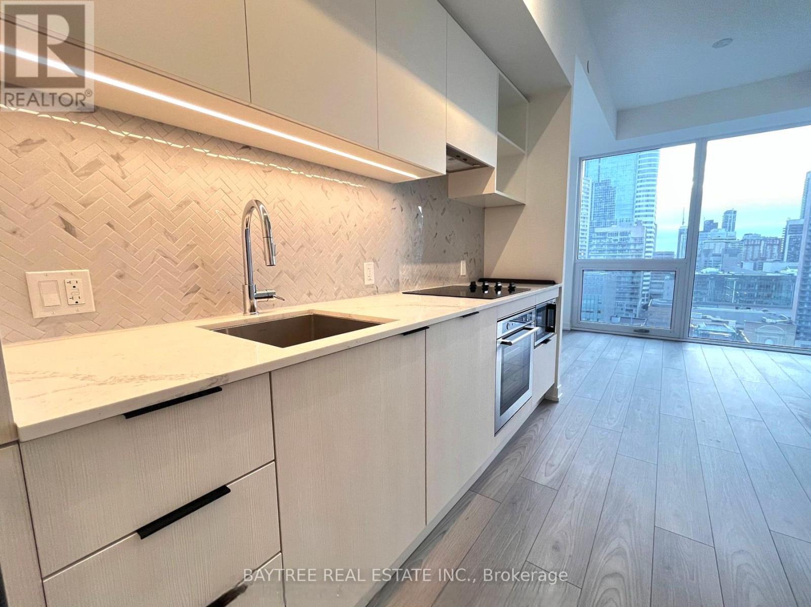 2009 - 82 DALHOUSIE STREET, Toronto, Ontario