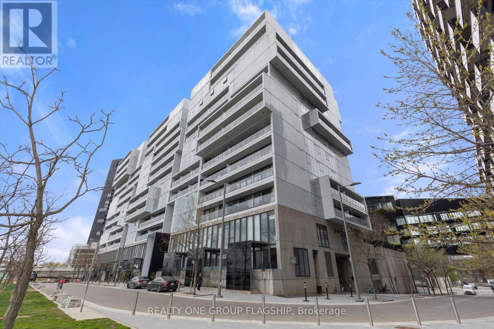 409 - 32 TROLLEY CRESCENT, Toronto, Ontario