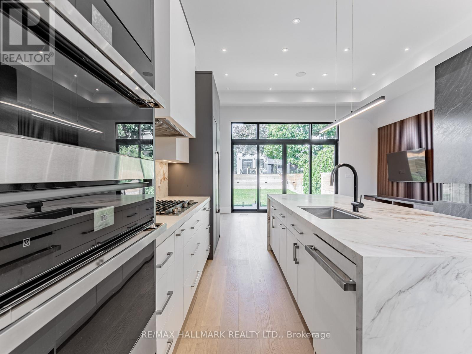 80 Barker Avenue, Toronto, Ontario  M4C 2N6 - Photo 11 - E13133028
