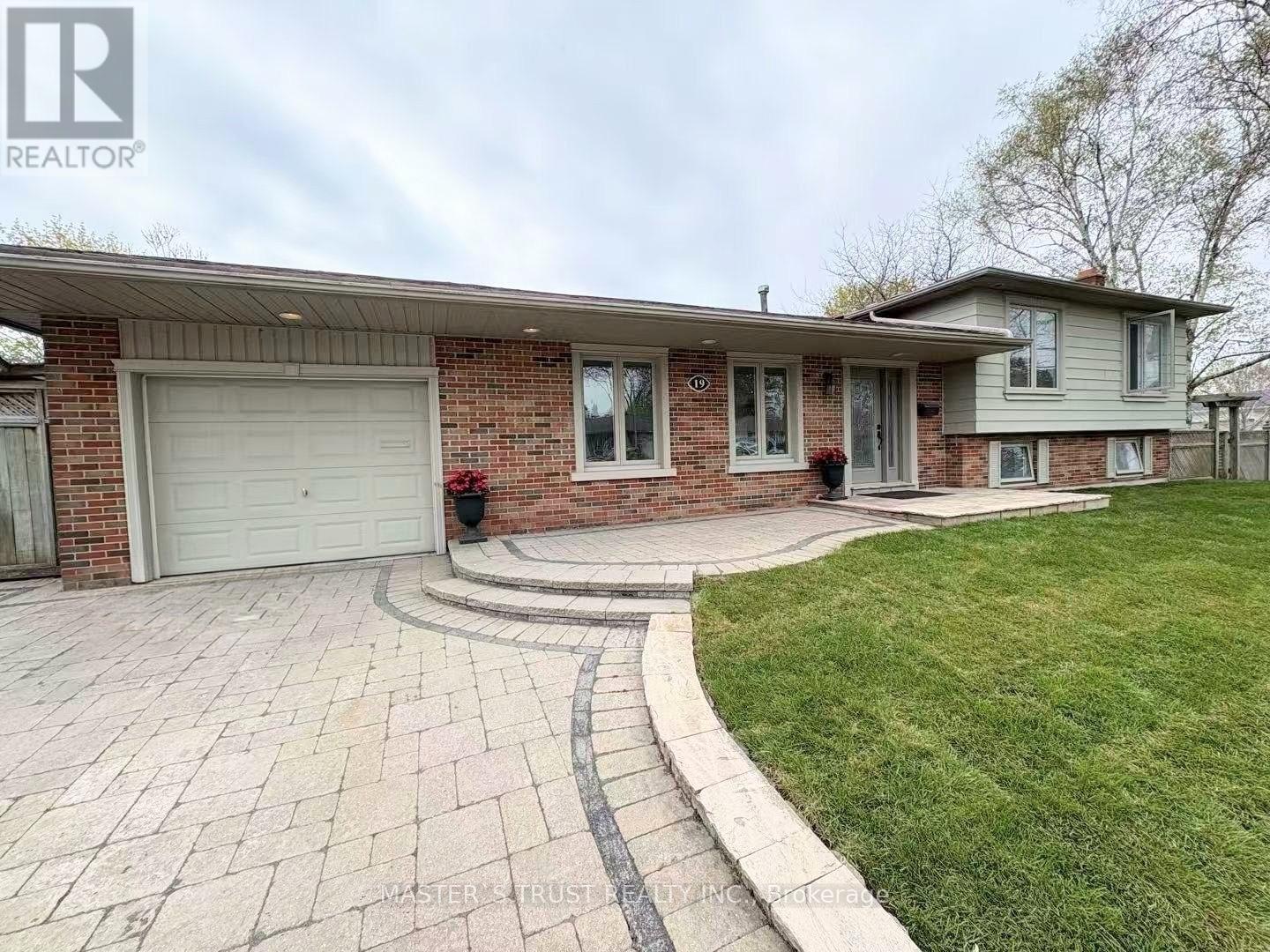 19 COCKBURN DRIVE, Toronto, Ontario