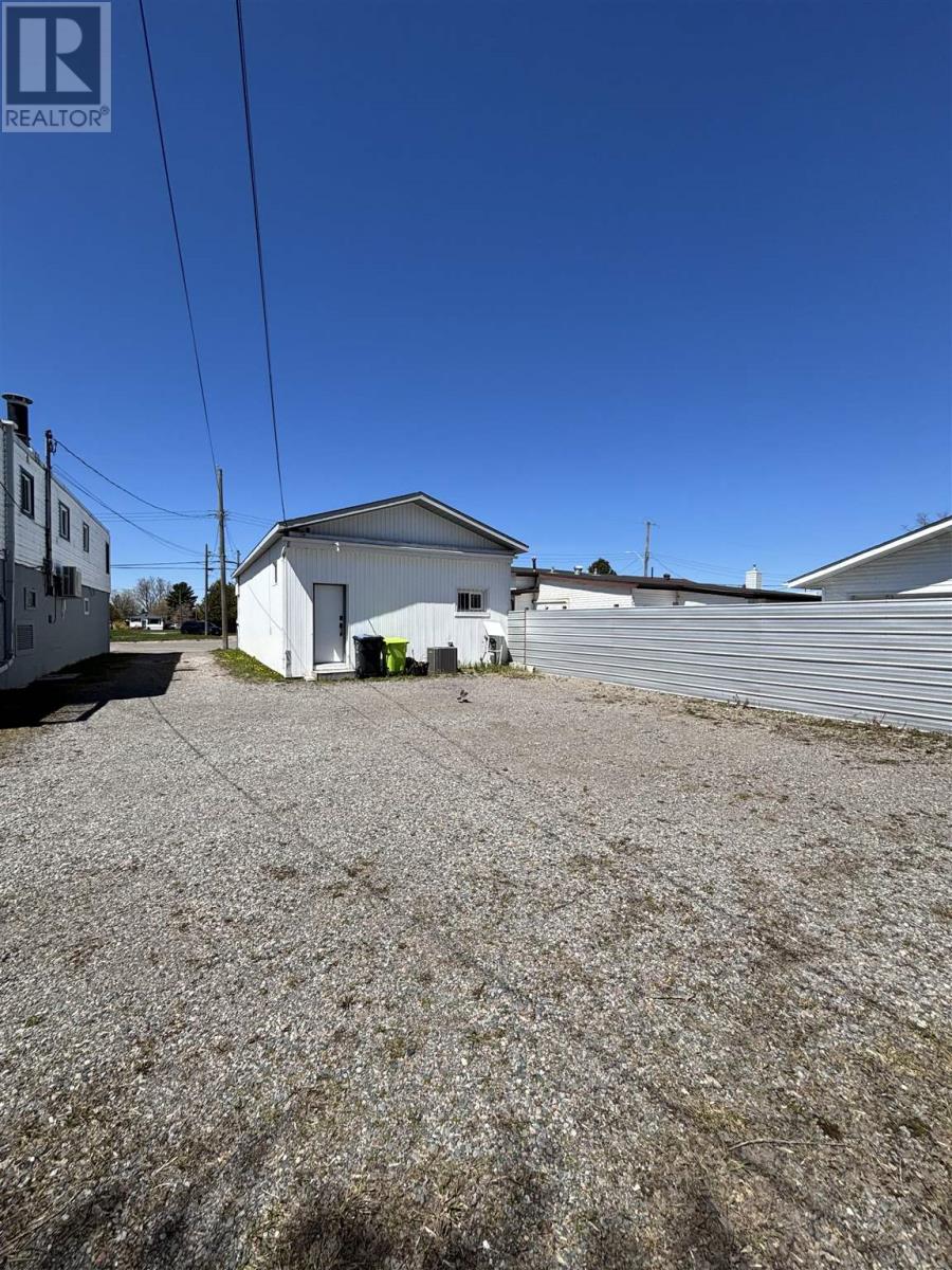 122 Poplar Ave, Sault Ste. Marie, Ontario  P6B 2W9 - Photo 12 - SM260361