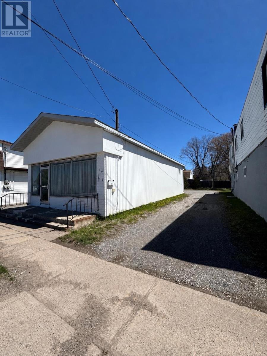 122 Poplar Ave, Sault Ste. Marie, Ontario  P6B 2W9 - Photo 2 - SM260361