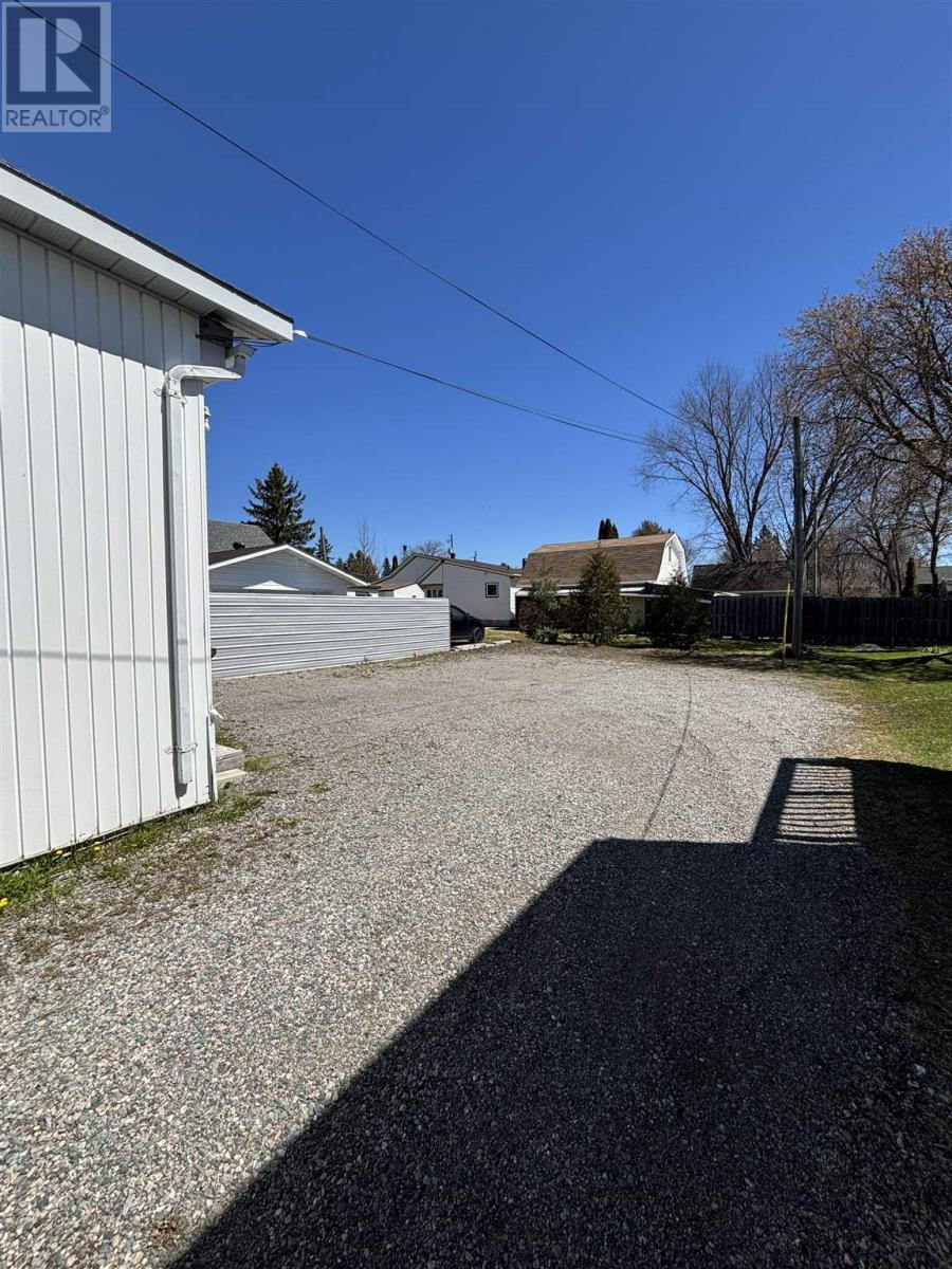 122 Poplar Ave, Sault Ste. Marie, Ontario  P6B 2W9 - Photo 11 - SM260361