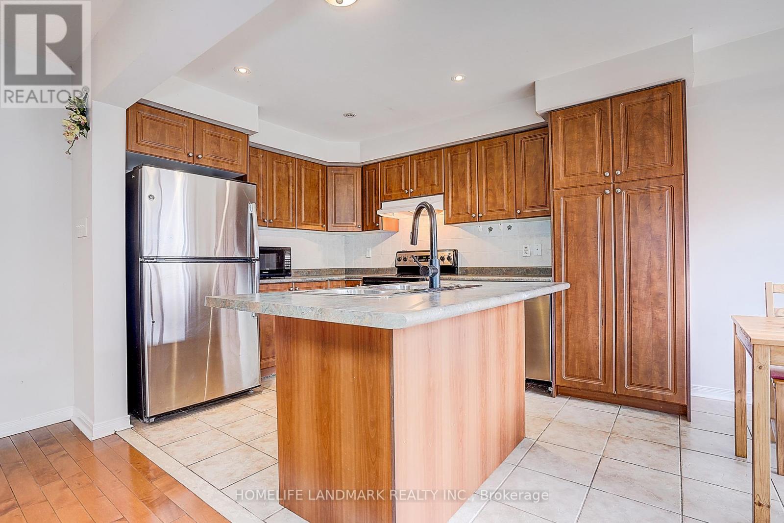 121 Lowther Avenue, Richmond Hill, Ontario  L4E 4P4 - Photo 9 - N13132858