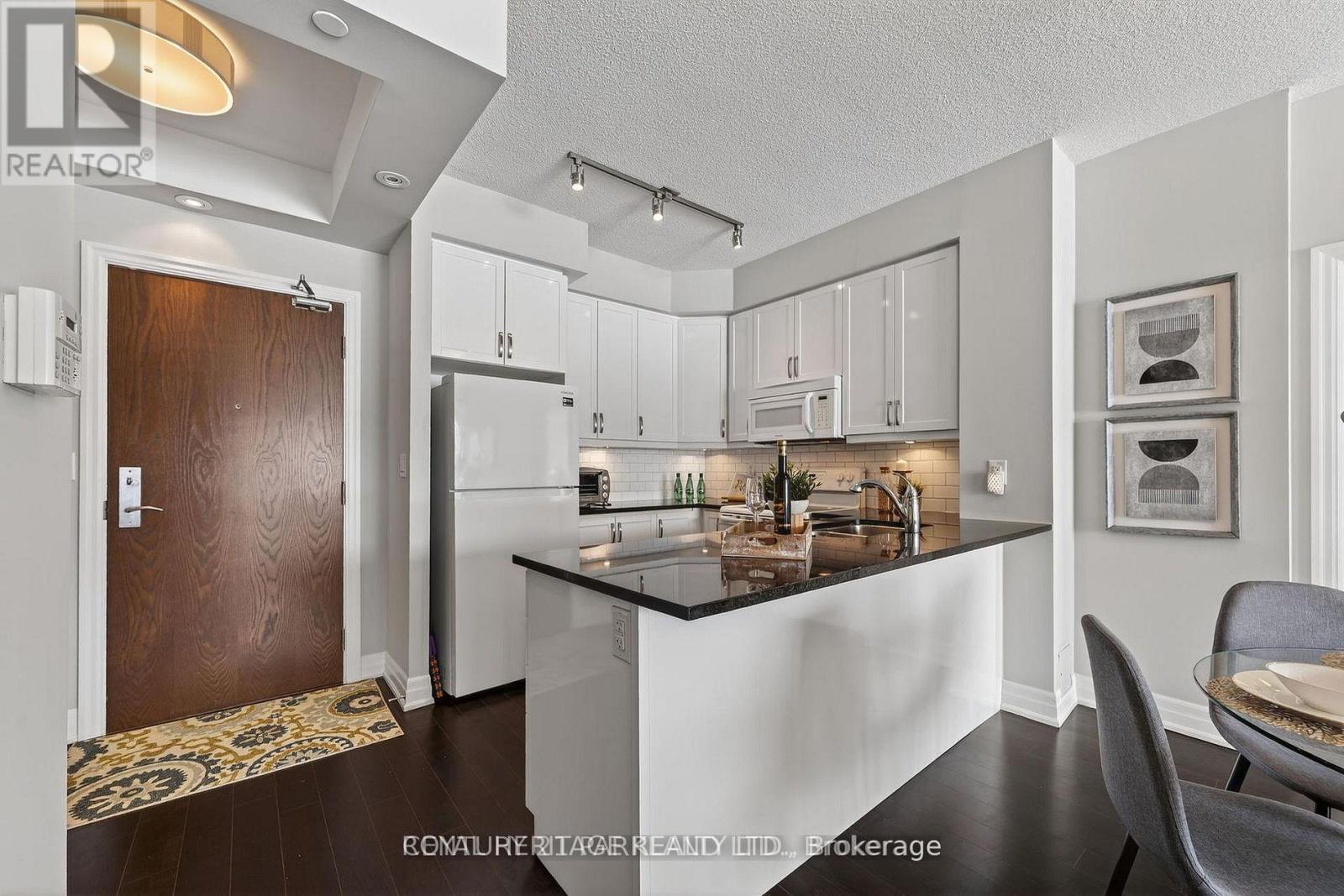 207 - 111 Civic Square Gate, Aurora, Ontario  L4G 0S6 - Photo 2 - N13133000