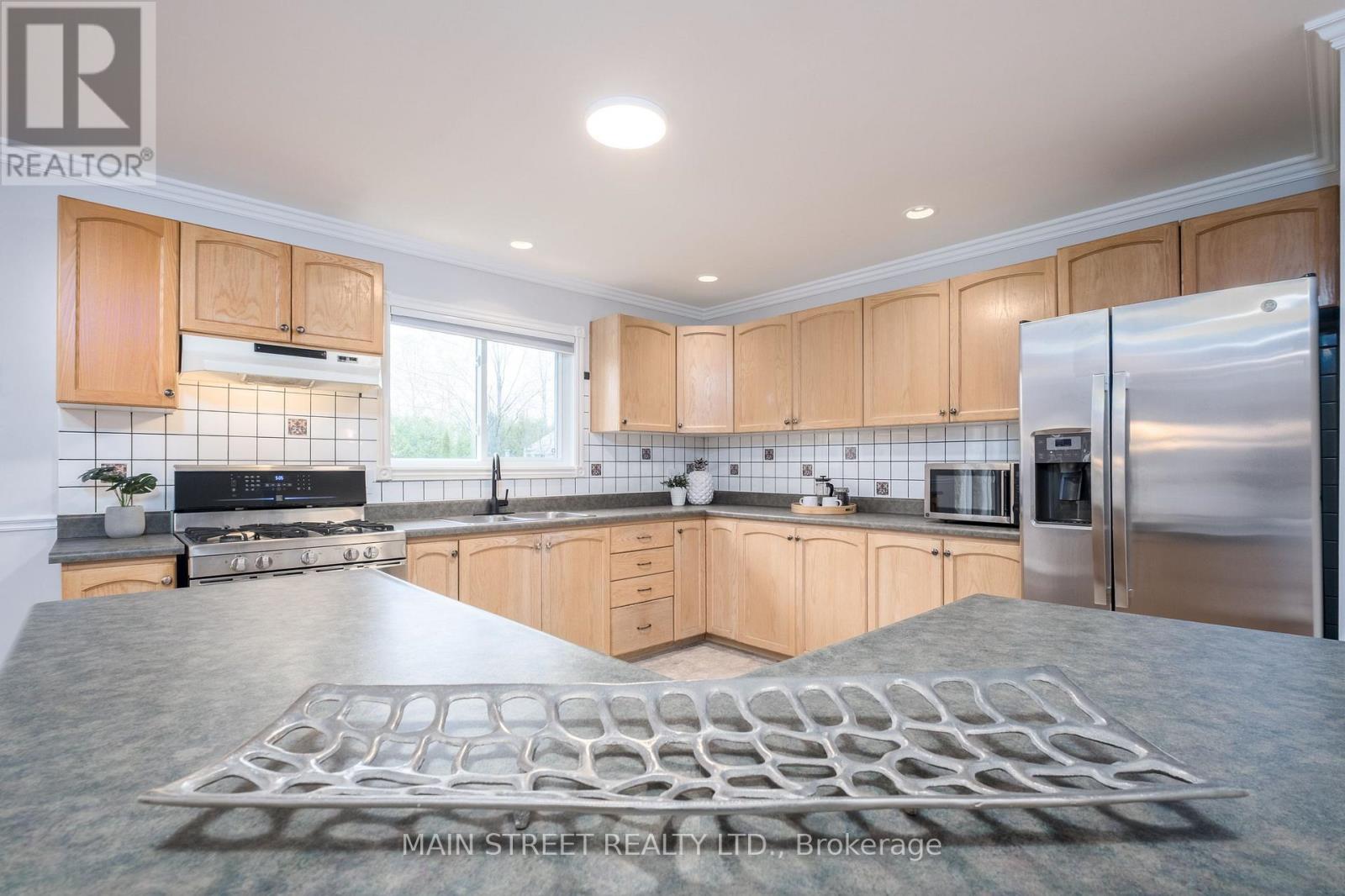 41 Bedford Road, Georgina, Ontario  L0E 1R0 - Photo 4 - N13133042