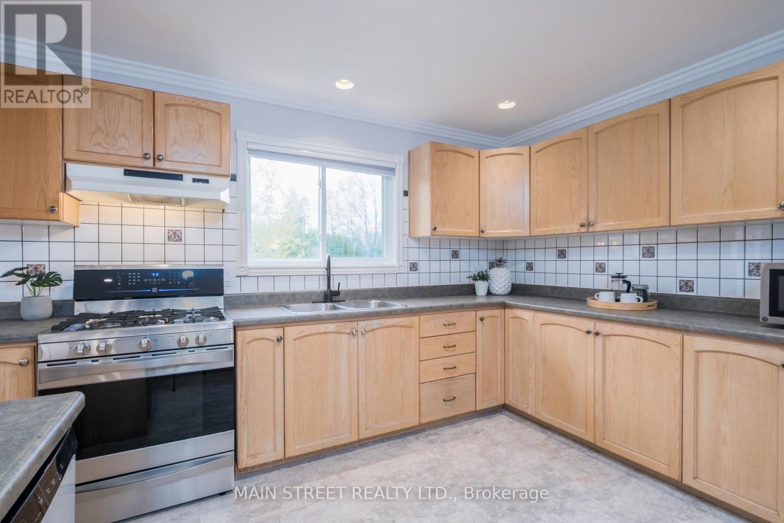 41 Bedford Road, Georgina, Ontario  L0E 1R0 - Photo 5 - N13133042