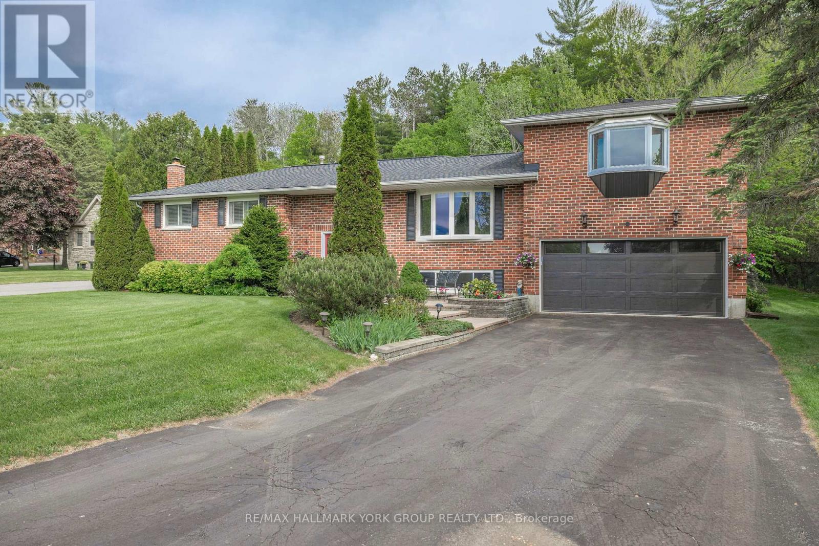 14 Anchor Court, East Gwillimbury, Ontario  L9N 1G1 - Photo 4 - N13133086