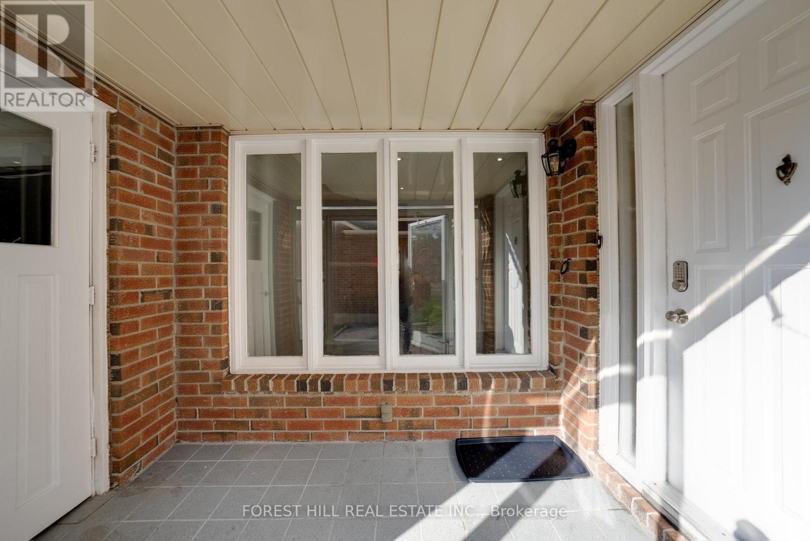 300 Conley Street, Vaughan (Lakeview Estates), Ontario  L4J 2Z6 - Photo 3 - N13133096