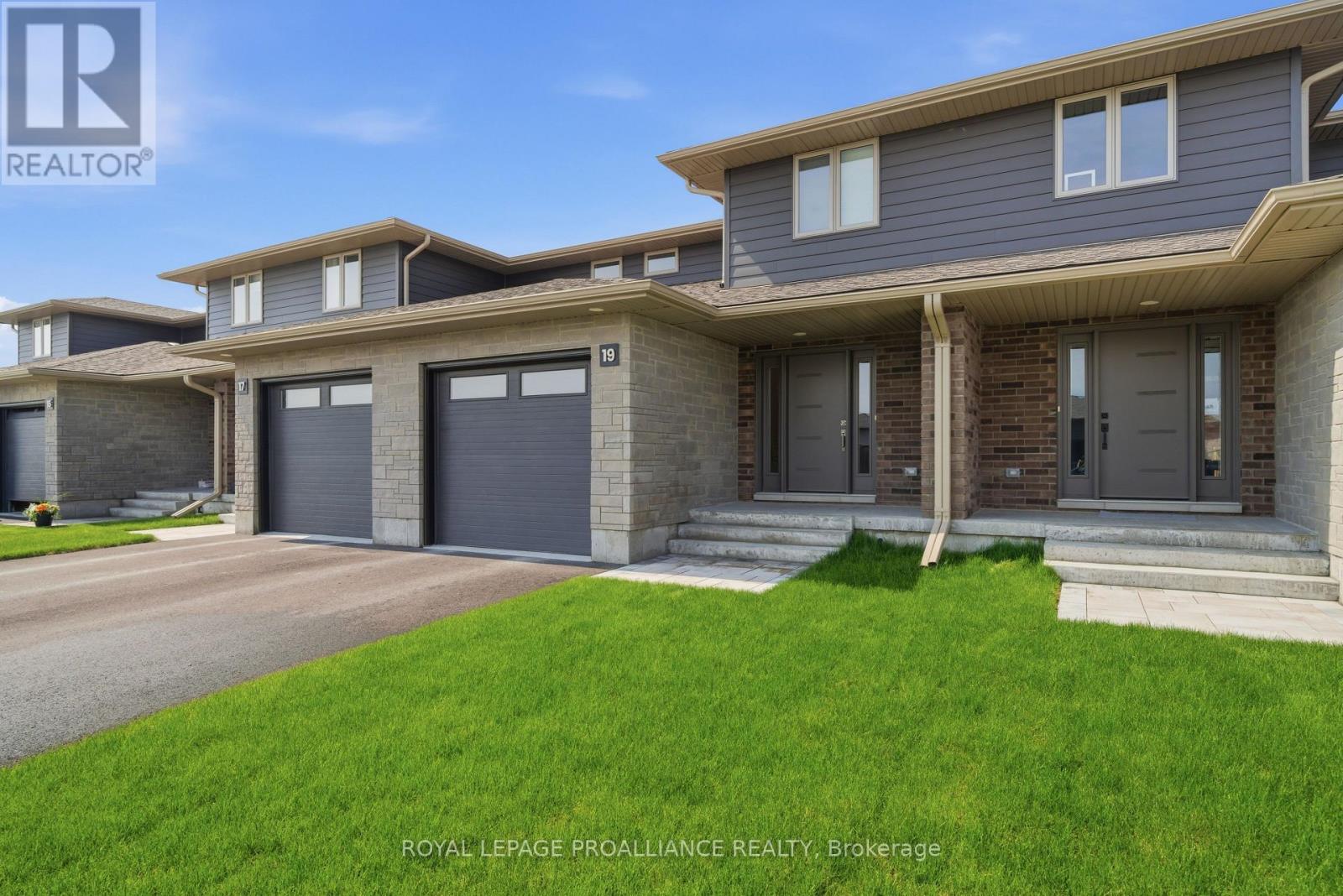 19 Parkland Circle, Quinte West, Ontario  K8V 0R3 - Photo 4 - X13133180