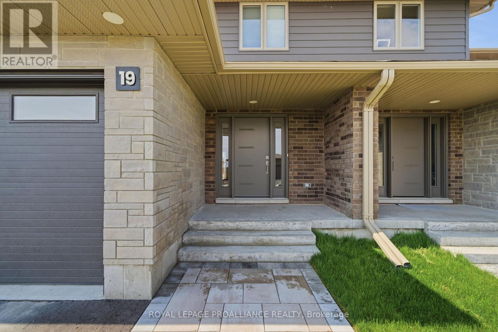 19 Parkland Circle, Quinte West, Ontario  K8V 0R3 - Photo 5 - X13133180