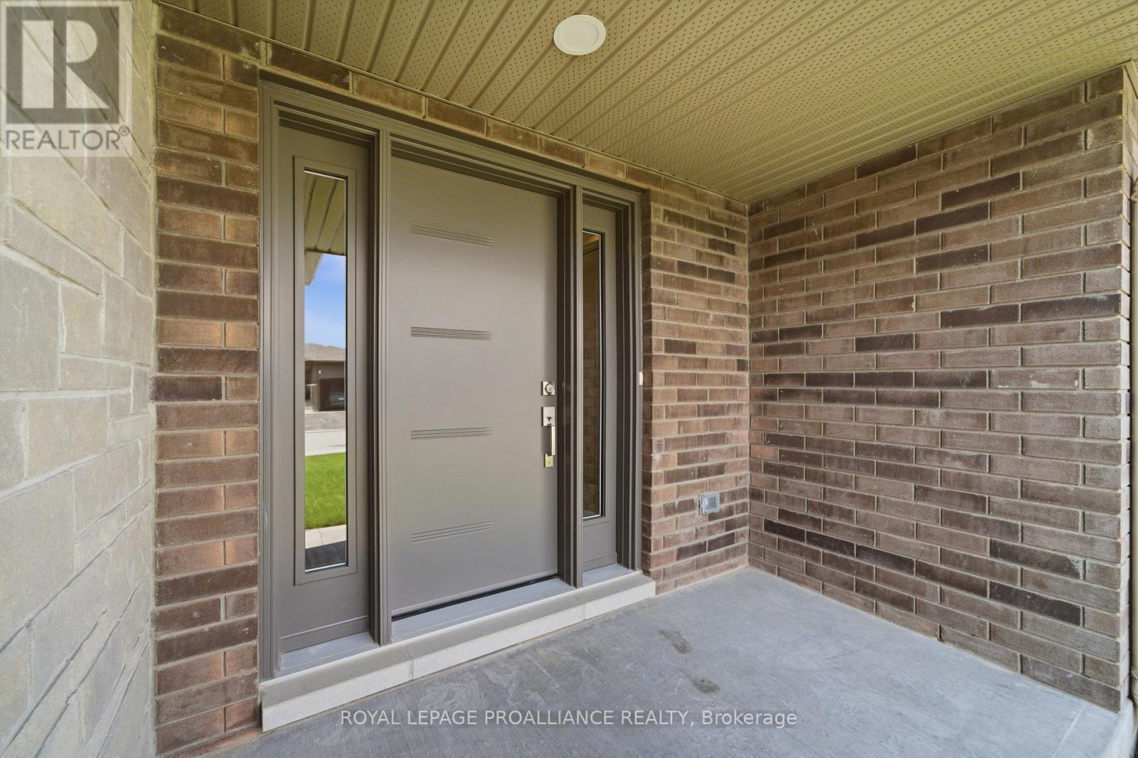 19 Parkland Circle, Quinte West, Ontario  K8V 0R3 - Photo 6 - X13133180
