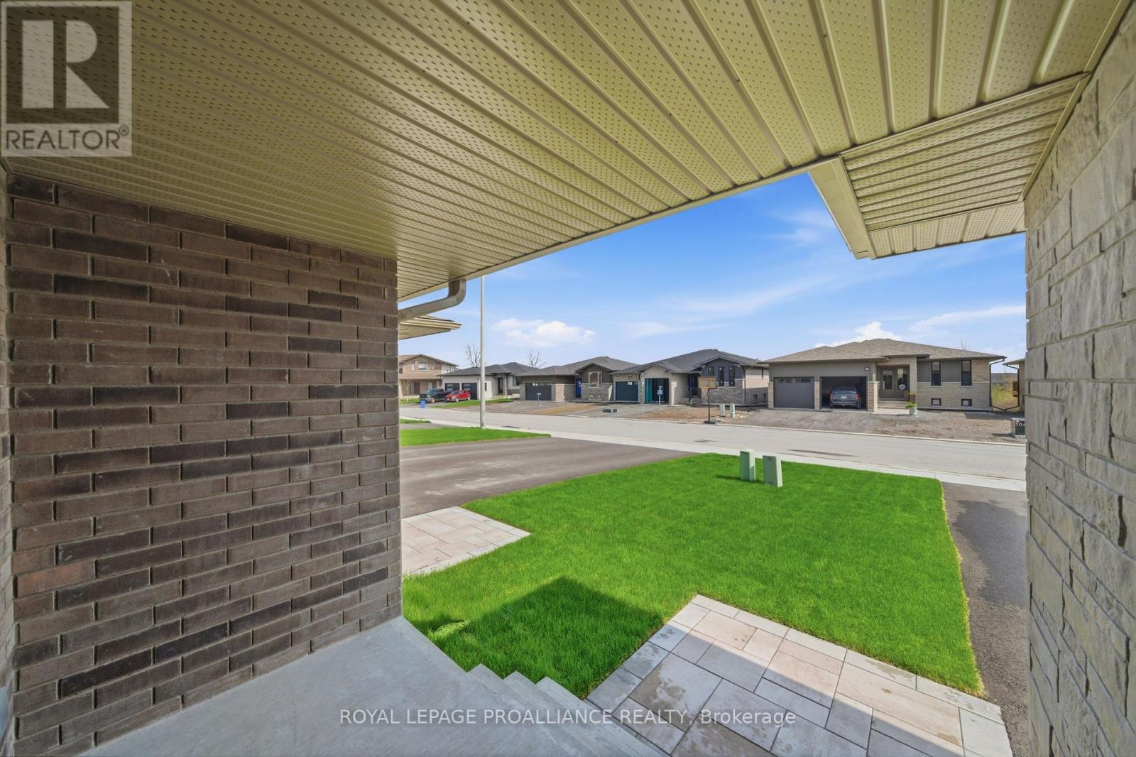 19 Parkland Circle, Quinte West, Ontario  K8V 0R3 - Photo 7 - X13133180