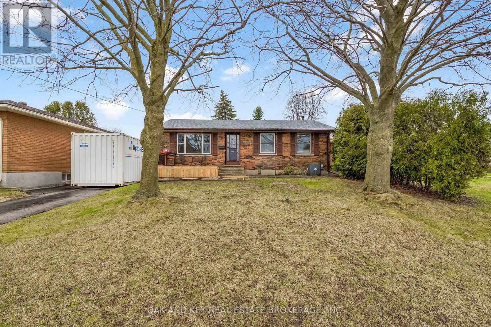 26 Sinclair Avenue, St. Thomas, Ontario  N5R 3A8 - Photo 2 - X13133302
