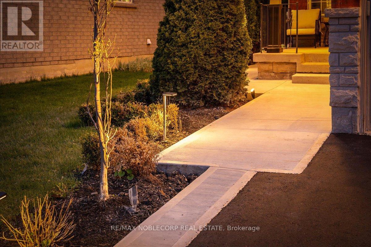 338 Ellwood Drive W, Caledon, Ontario  L7E 2G6 - Photo 3 - W13132684