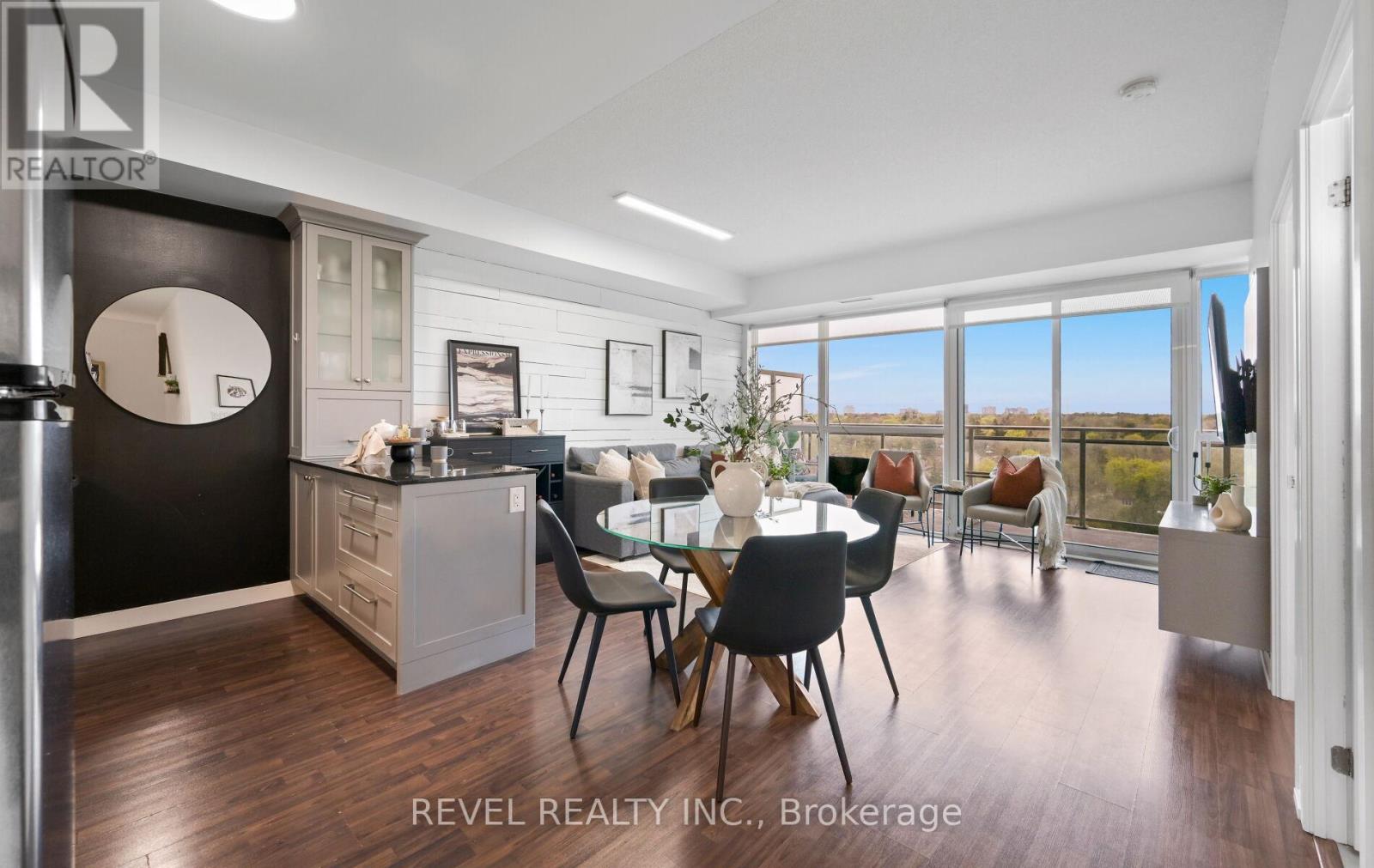 801 - 5101 Dundas Street W, Toronto, Ontario  M9A 5G8 - Photo 2 - W13132742