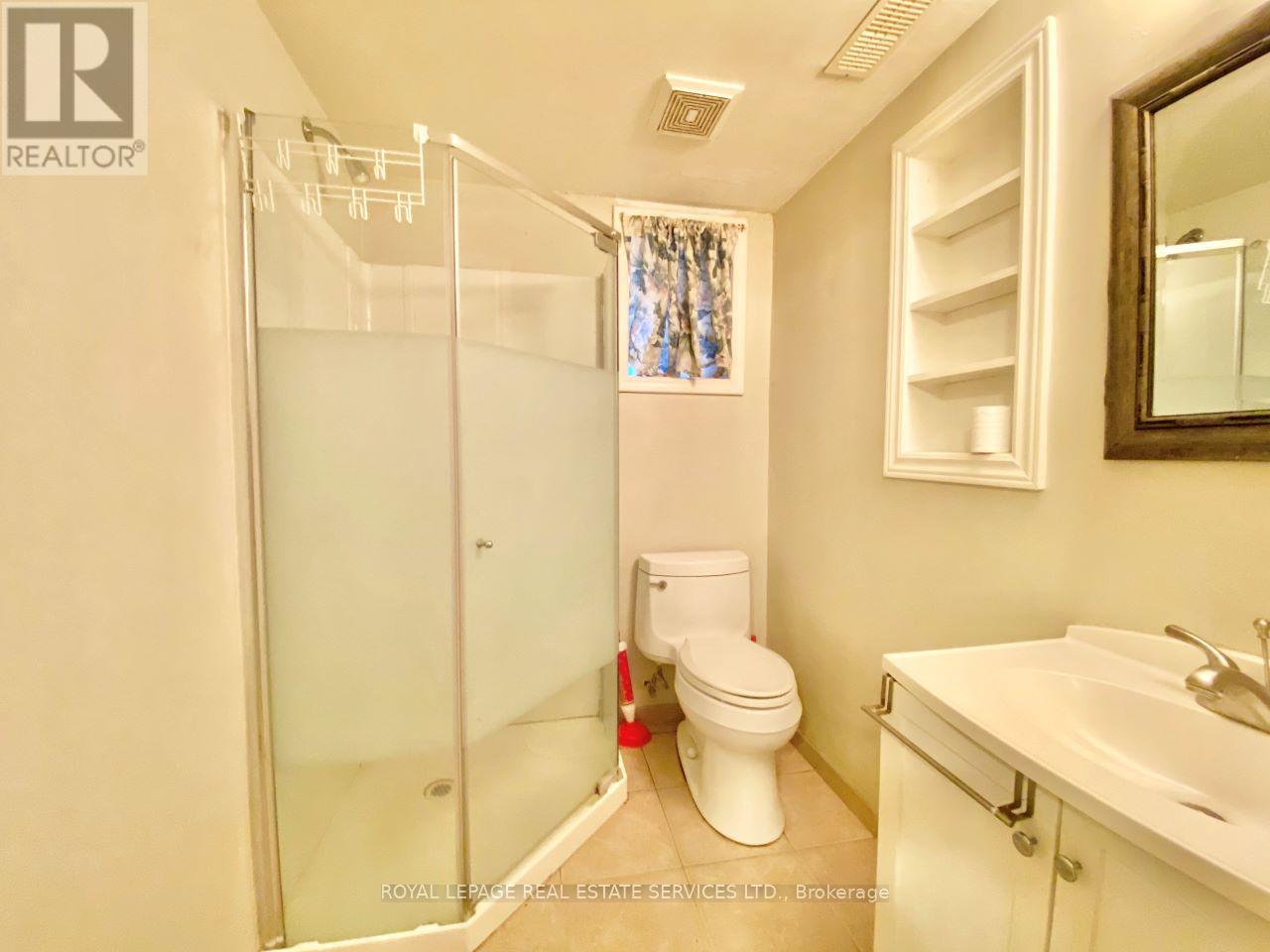 3009 O'hagan Drive, Mississauga, Ontario  L5C 2C4 - Photo 15 - W13132750