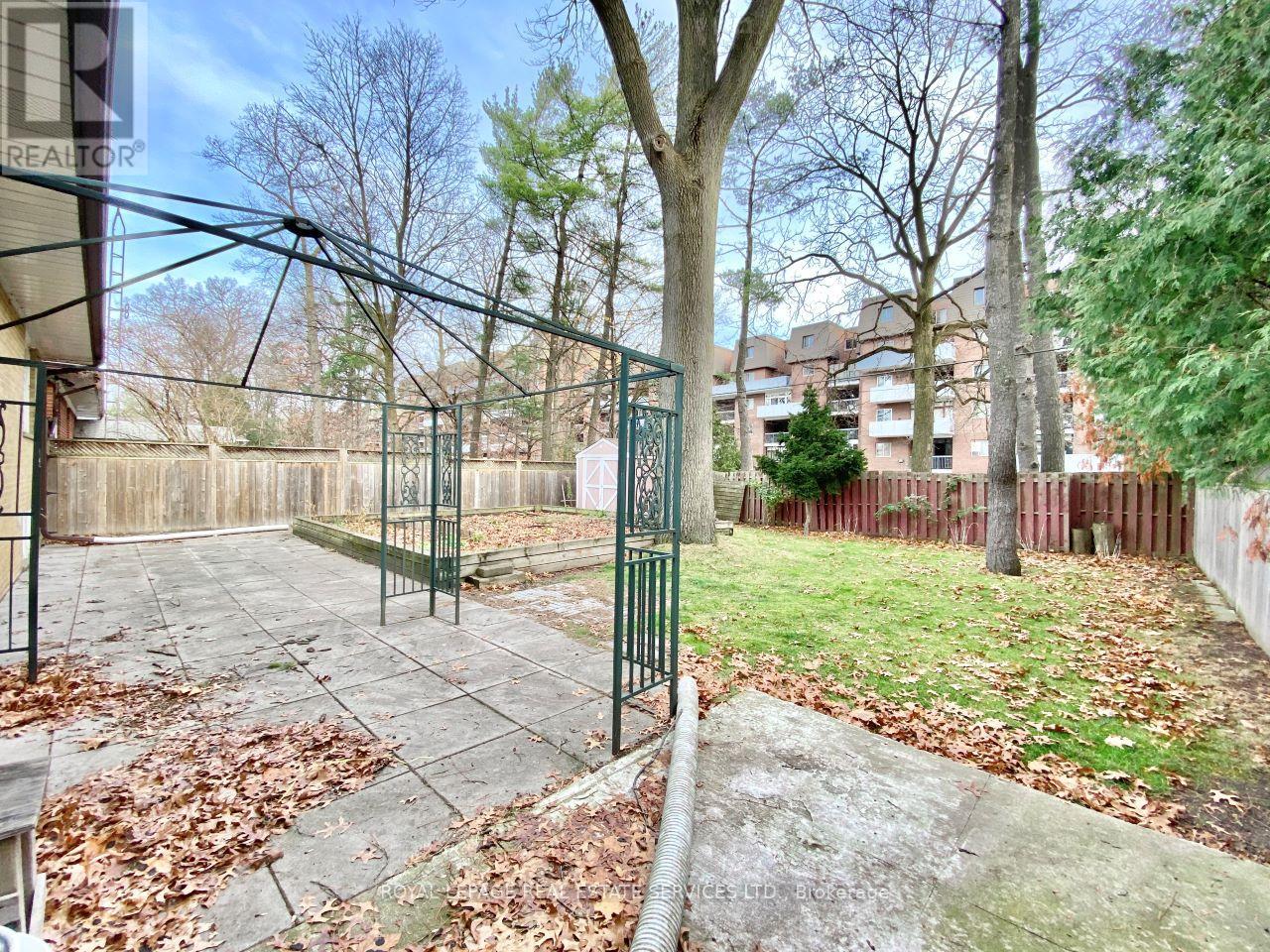 3009 O'hagan Drive, Mississauga, Ontario  L5C 2C4 - Photo 18 - W13132750