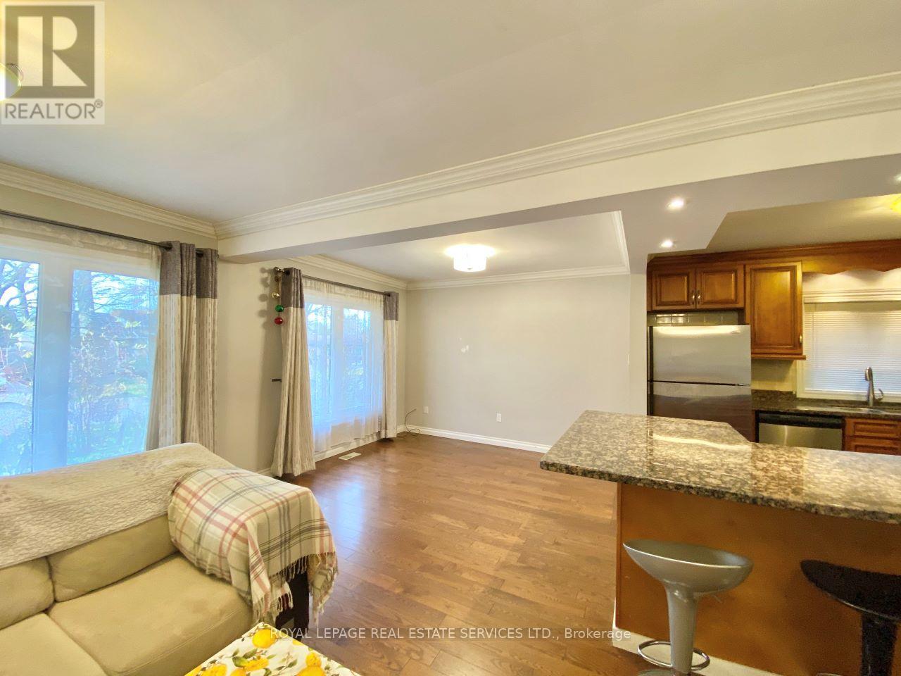 3009 O'hagan Drive, Mississauga, Ontario  L5C 2C4 - Photo 3 - W13132750