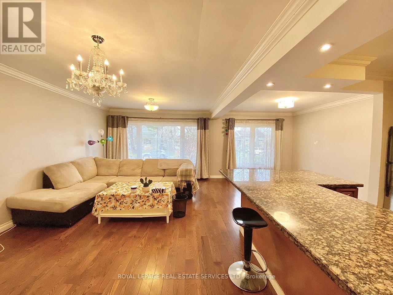 3009 O'hagan Drive, Mississauga, Ontario  L5C 2C4 - Photo 4 - W13132750