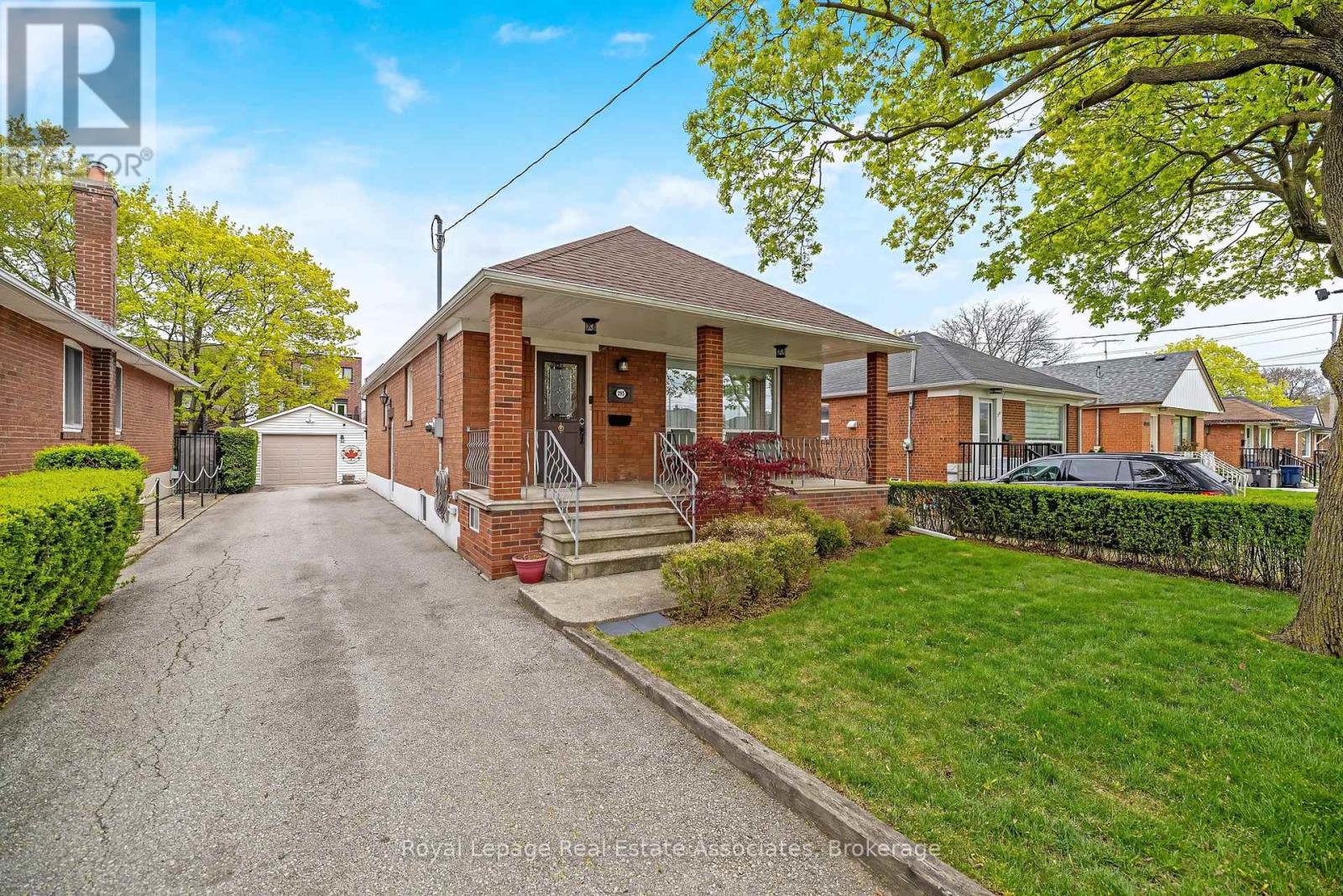 293 Thirtieth Street, Toronto, Ontario  M8W 3E4 - Photo 2 - W13132810