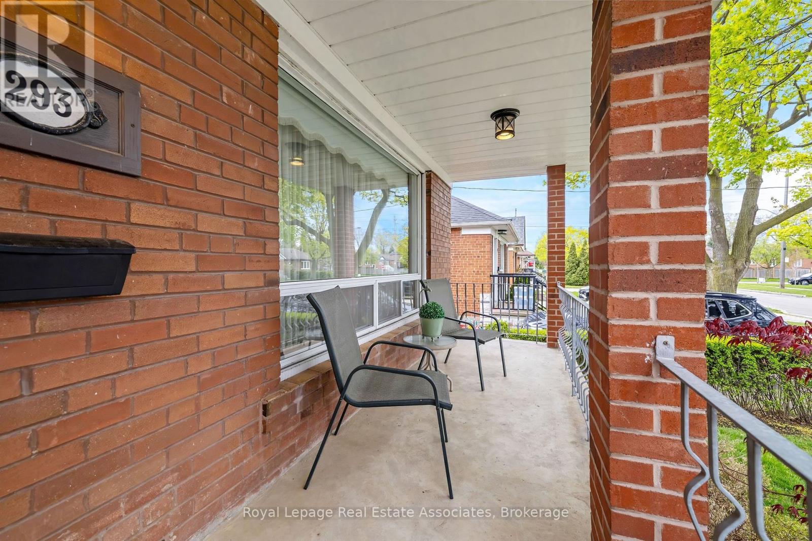 293 Thirtieth Street, Toronto, Ontario  M8W 3E4 - Photo 4 - W13132810