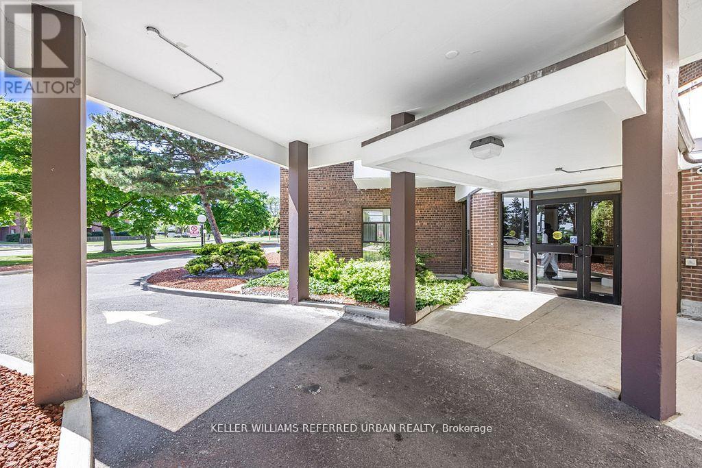1007 - 3025 Queen Frederica Drive, Mississauga, Ontario  L4Y 3A1 - Photo 2 - W13132906