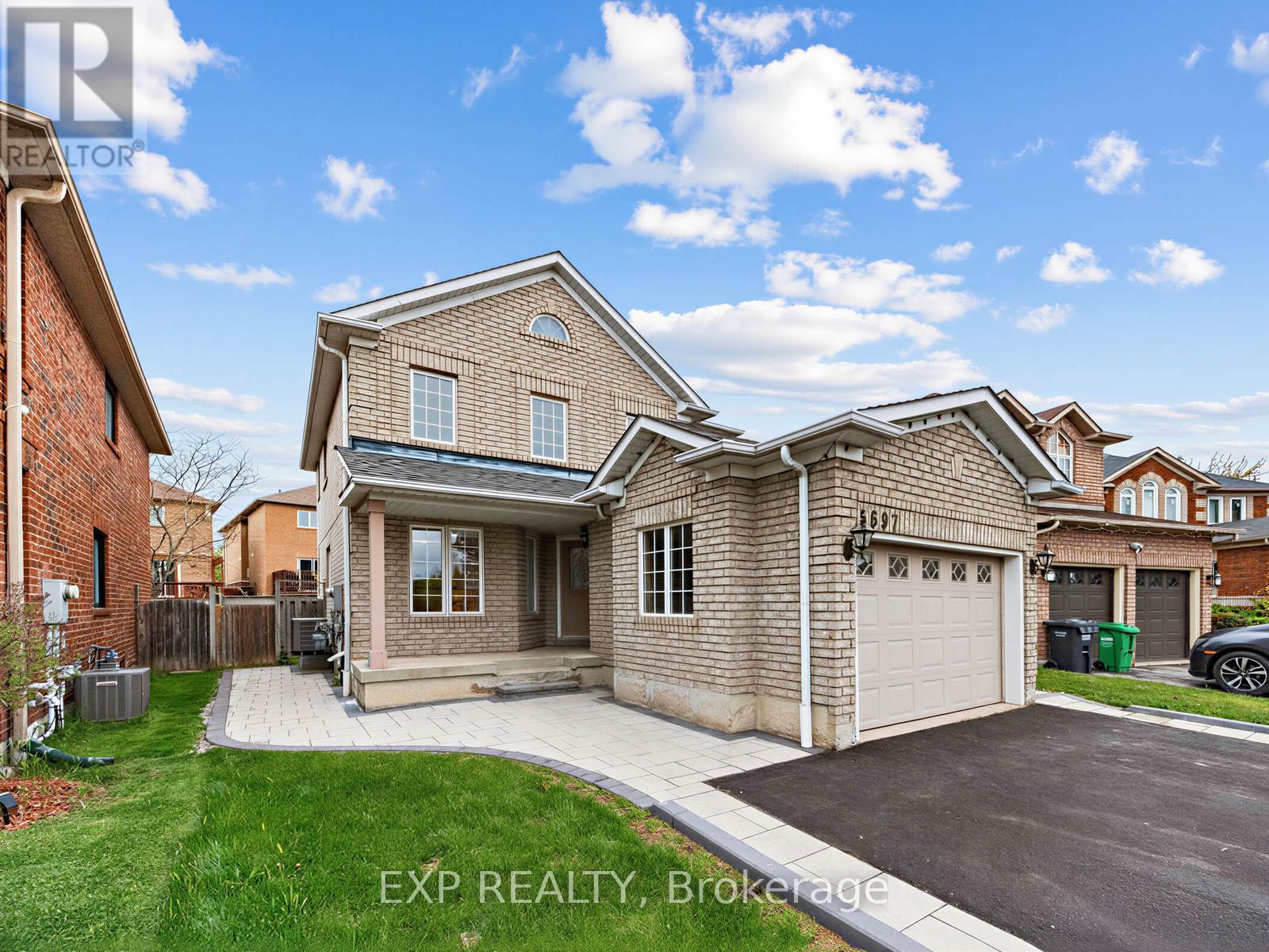 5697 Condor Place, Mississauga, Ontario  L5V 2J4 - Photo 2 - W13132912