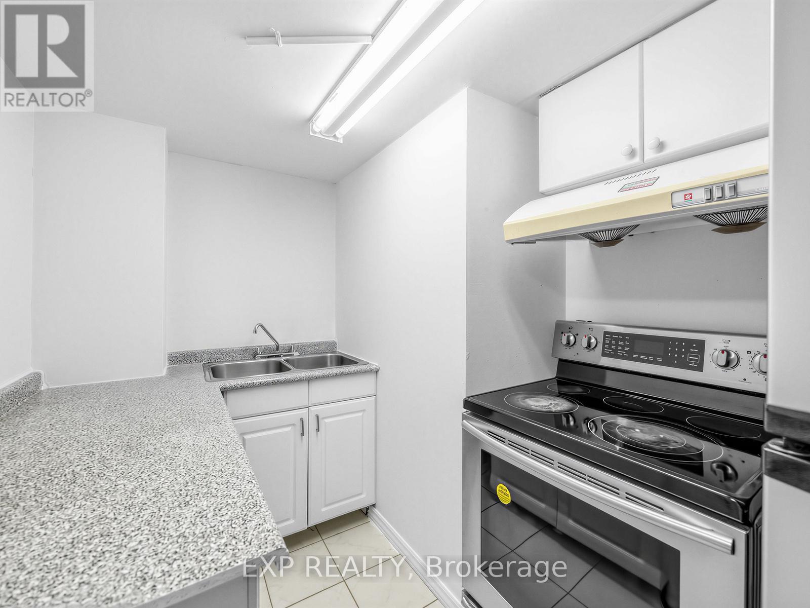 5697 Condor Place, Mississauga, Ontario  L5V 2J4 - Photo 32 - W13132912