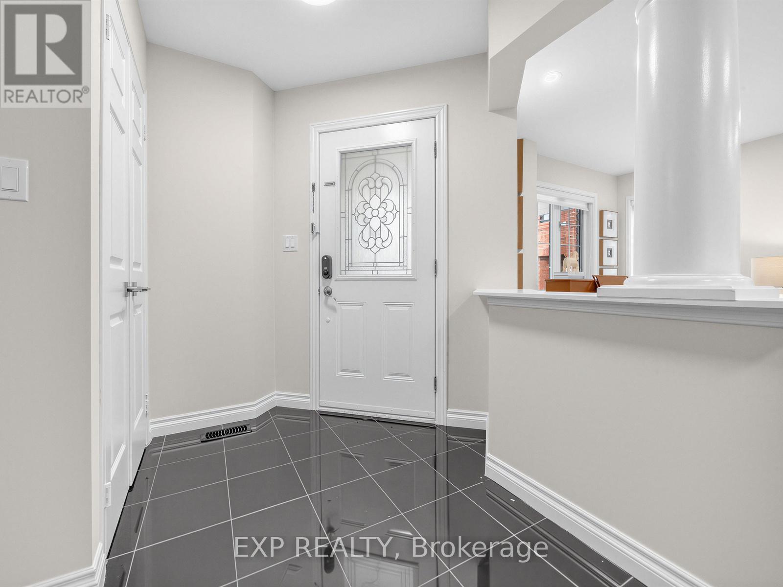 5697 Condor Place, Mississauga, Ontario  L5V 2J4 - Photo 4 - W13132912