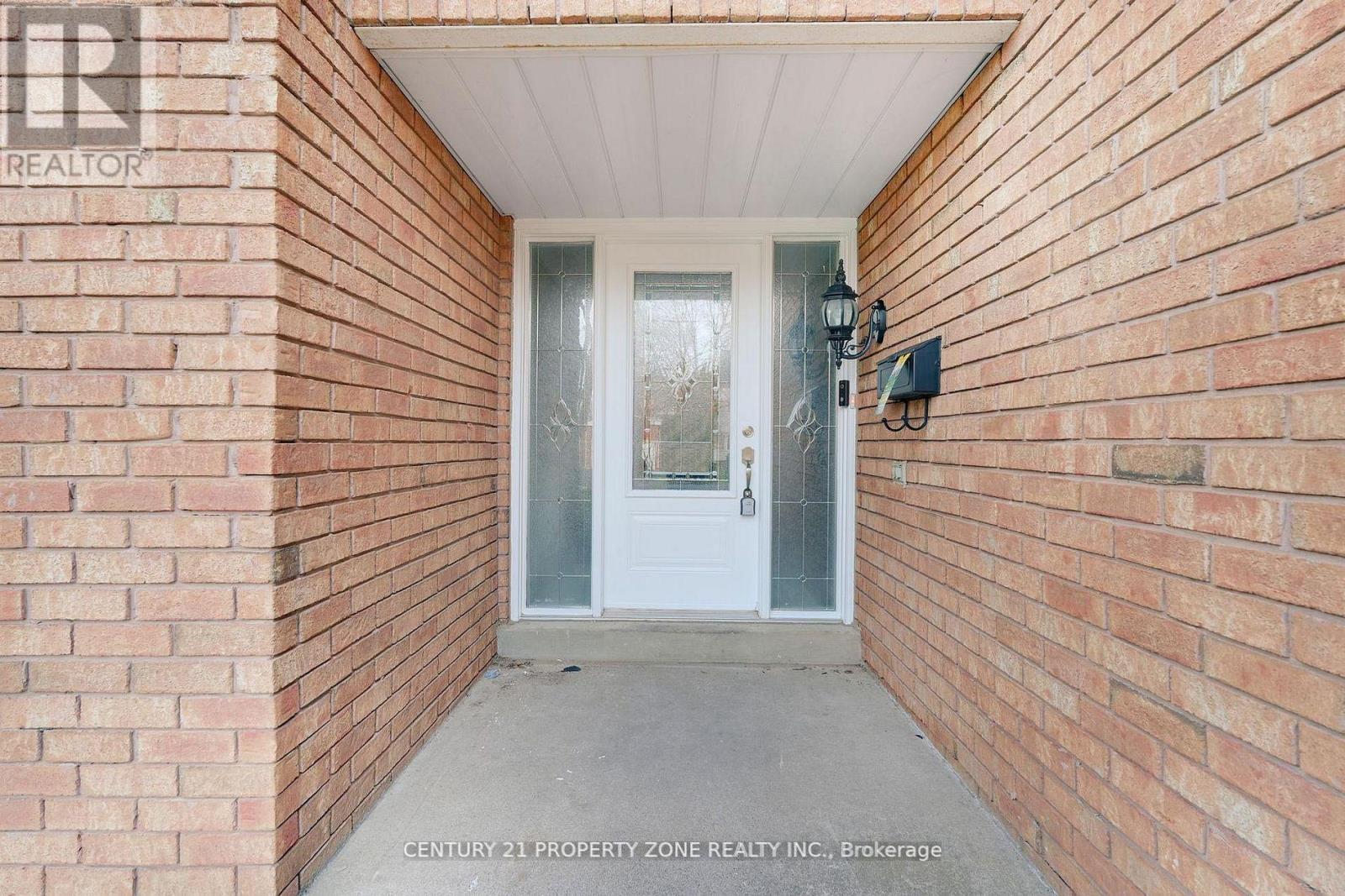 4 Garbutt Crescent, Brampton, Ontario  L6X 3G5 - Photo 3 - W13132924