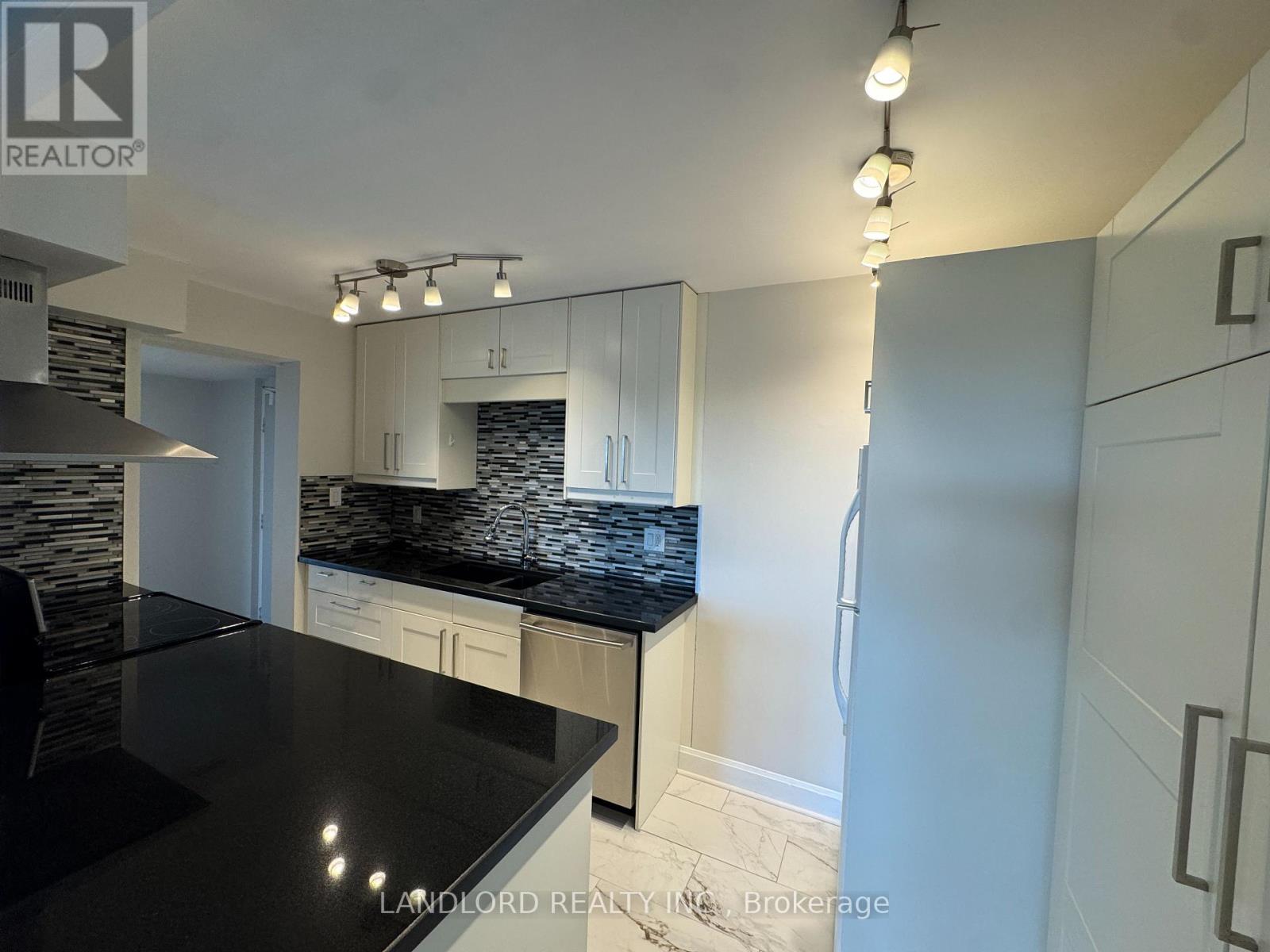 1105 - 20 Speers Road, Oakville, Ontario  L6K 3R5 - Photo 2 - W13133004