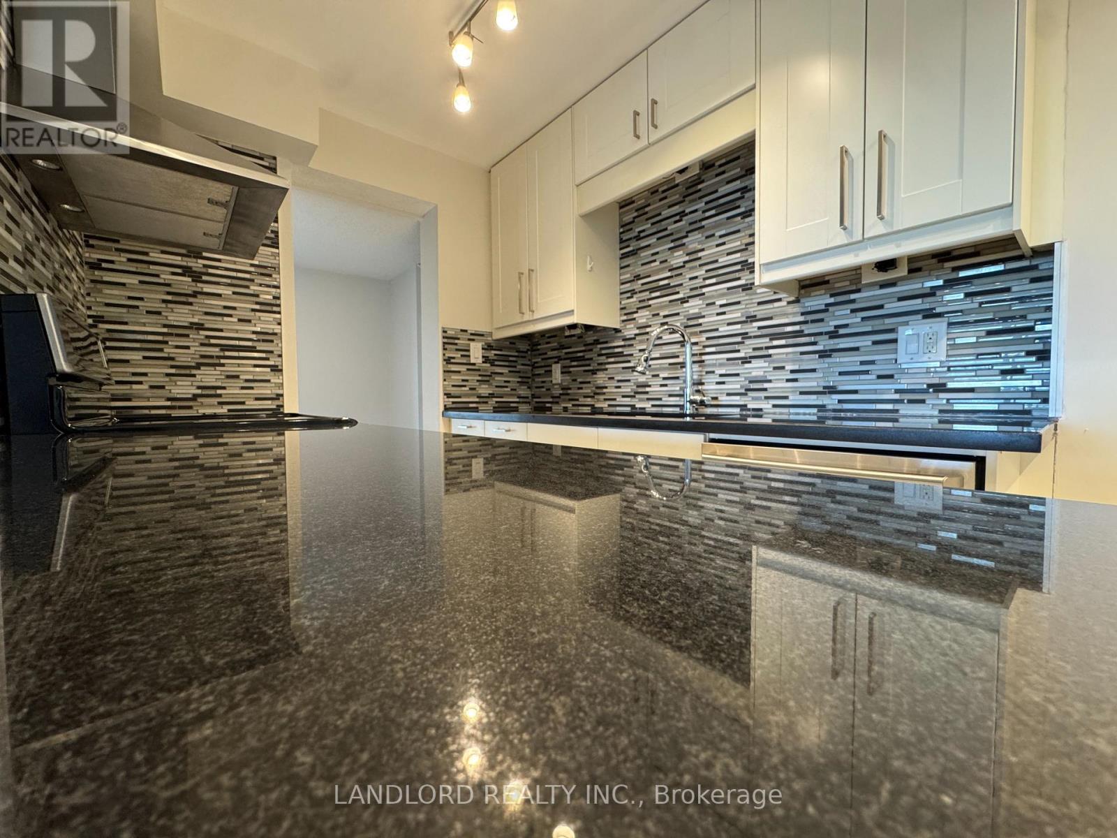 1105 - 20 Speers Road, Oakville, Ontario  L6K 3R5 - Photo 4 - W13133004