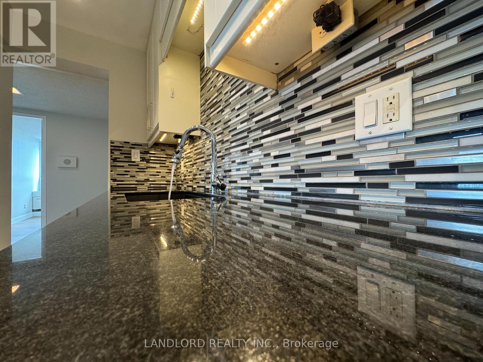 1105 - 20 Speers Road, Oakville, Ontario  L6K 3R5 - Photo 6 - W13133004