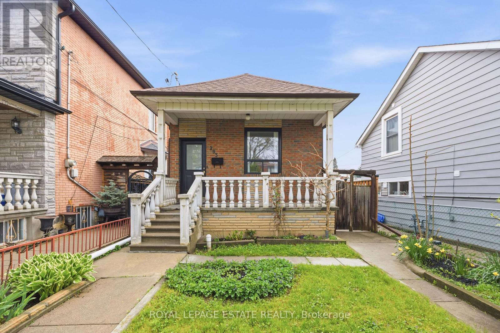 293 HARVIE AVENUE, Toronto, Ontario