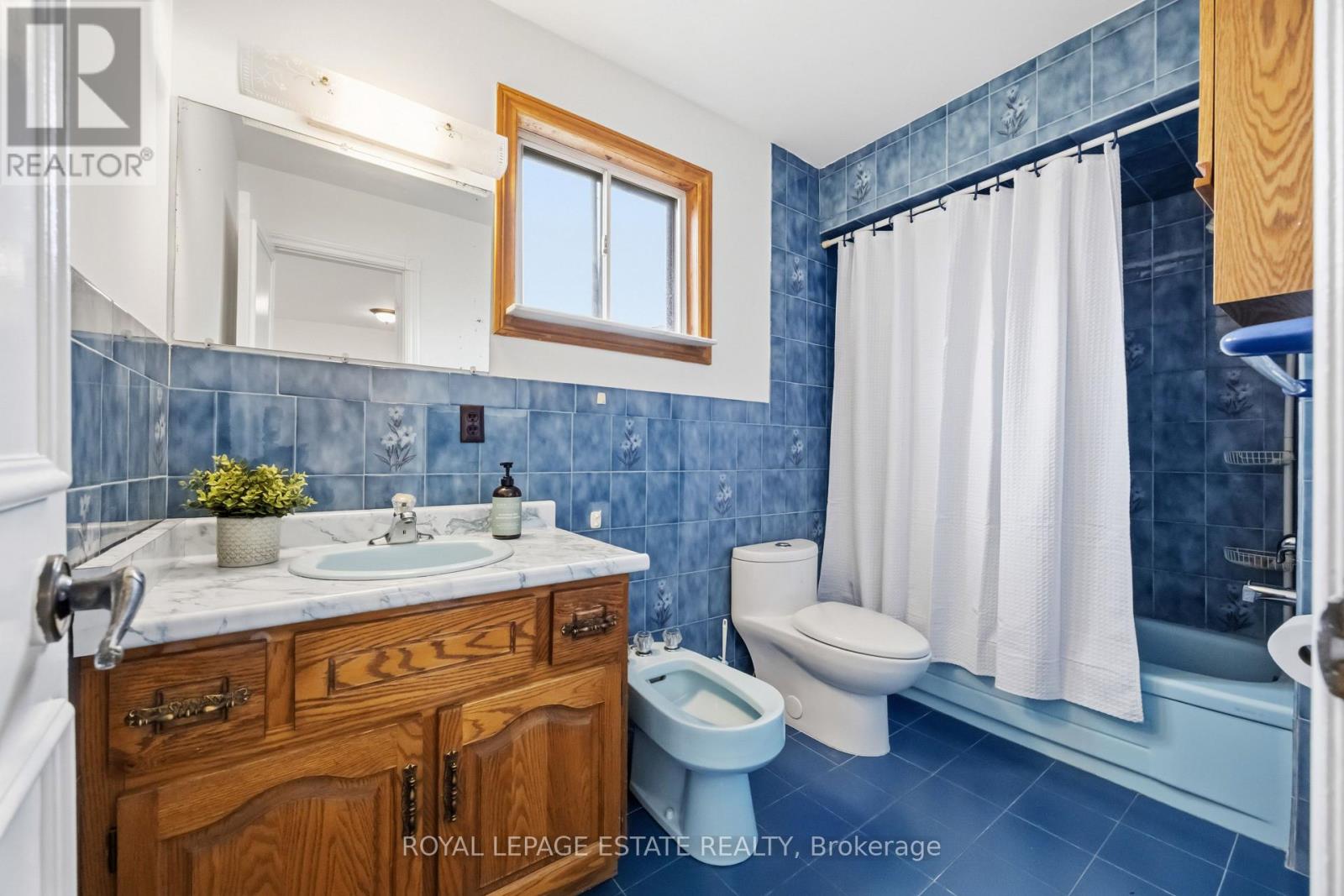 293 Harvie Avenue, Toronto, Ontario  M6E 4L2 - Photo 11 - W13133078