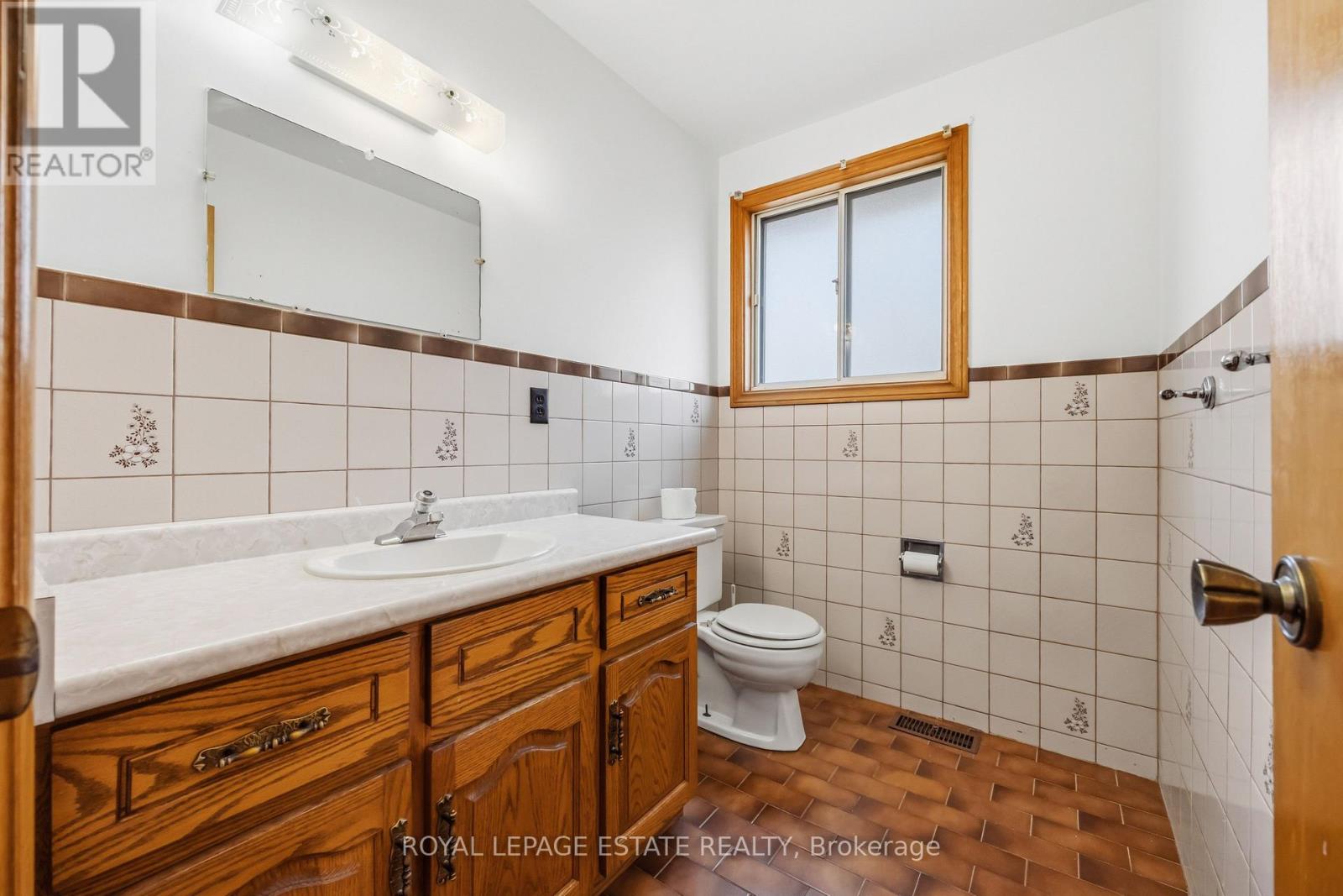 293 Harvie Avenue, Toronto, Ontario  M6E 4L2 - Photo 16 - W13133078