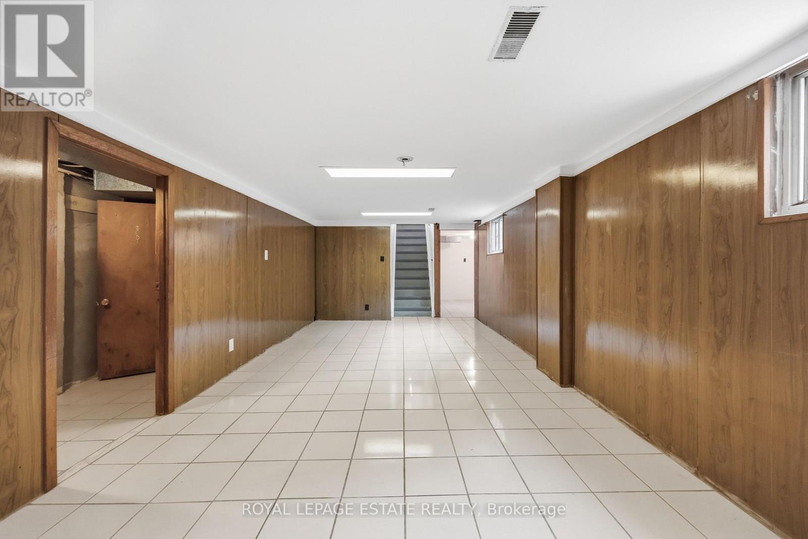 293 Harvie Avenue, Toronto, Ontario  M6E 4L2 - Photo 17 - W13133078