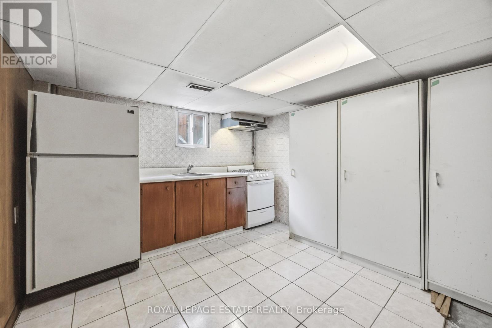 293 Harvie Avenue, Toronto, Ontario  M6E 4L2 - Photo 18 - W13133078